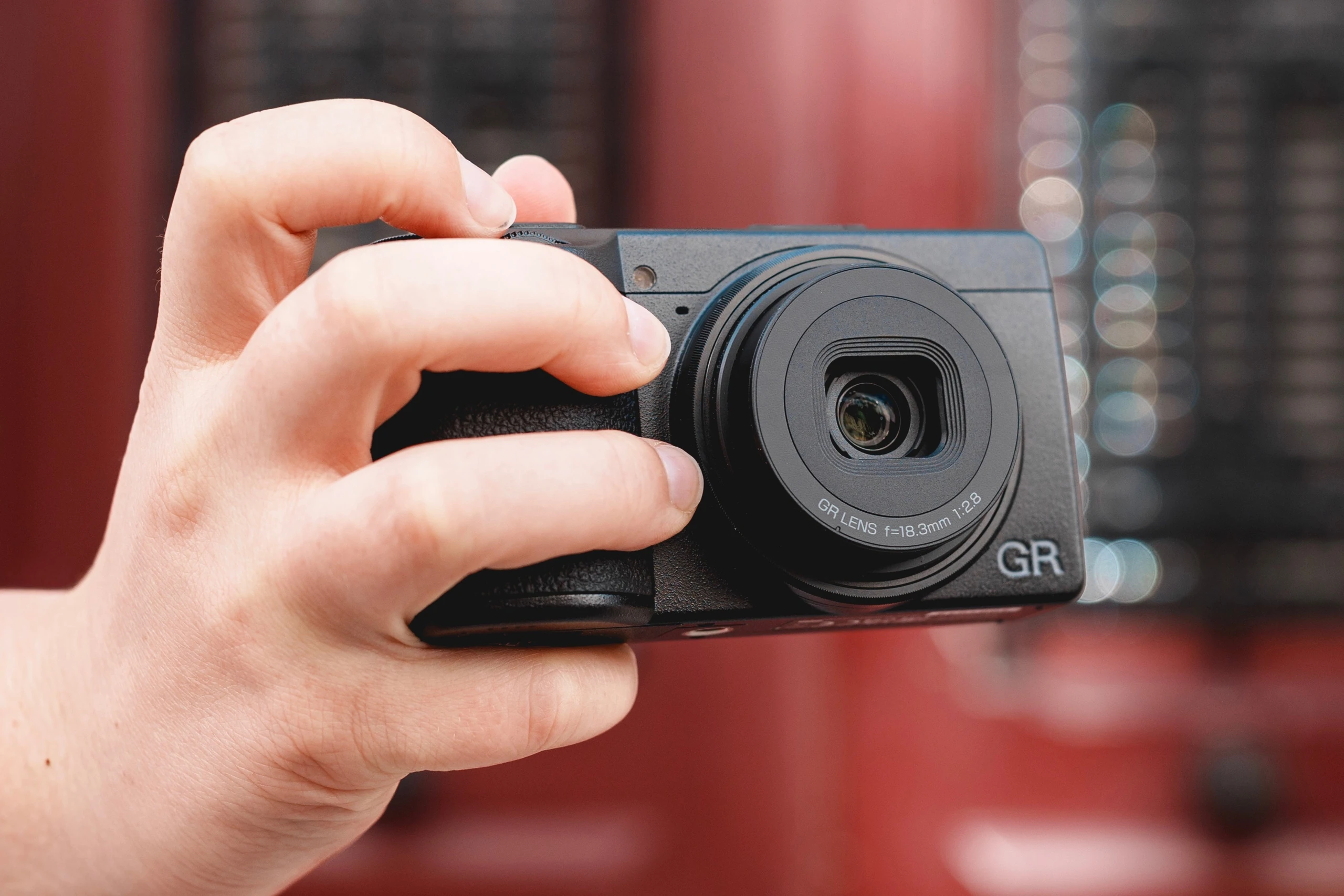 Ricoh GR IV — Camara